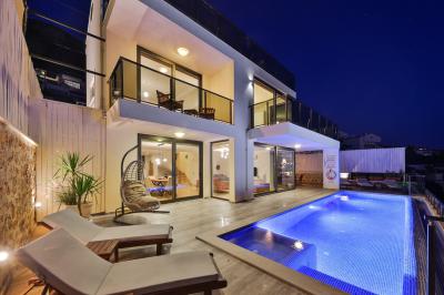 Villa Redstone