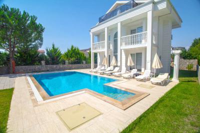 Villa Center