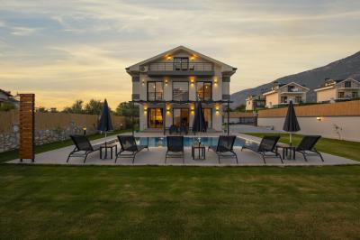 Villa Spring 1