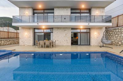 Villa Ruddy Blue