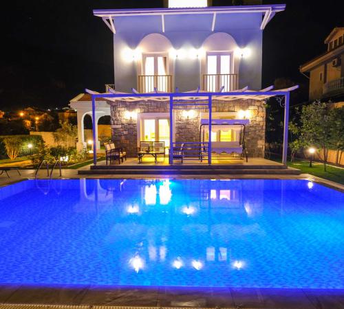Villa Dolce, Hisarönü'nde 4 Odalı 8 Kişilik Havuzlu Kiralık Villa - Birebirvilla