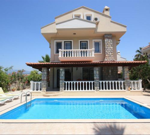 Villa Tina, Fethiye Çalış'ta 4 Odalı 8 Kişilik Havuzlu Kiralık Villa - Birebirvilla