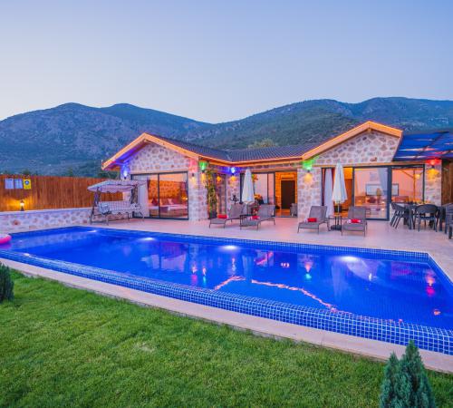 Villa Serenay, Kalkan Çayköy'de 5 Kişilik Muhafazakar Villa - Birebirvilla