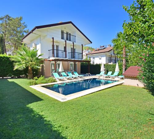 Villa Bendis, Hisarönü merkeze yakın geniş aile villası - Birebirvilla