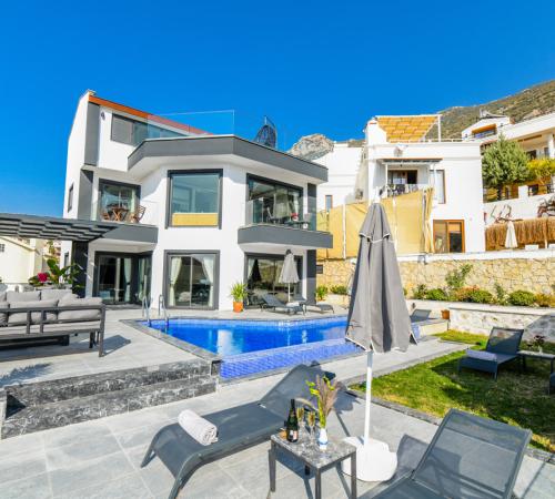 Villa Alesta, Kalkan'da 5 Odalı Deniz Manzaralı Lüks Tatil Villası - Birebirvilla
