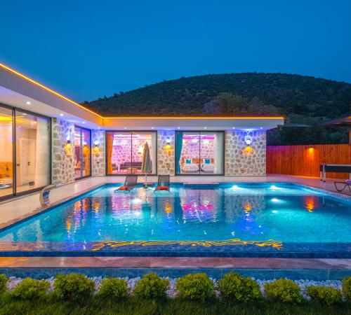 Villa Büyük 1, Kalkan, Çavdır'da 2 Odalı Muhafazakar Kiralık Villa - Birebirvilla