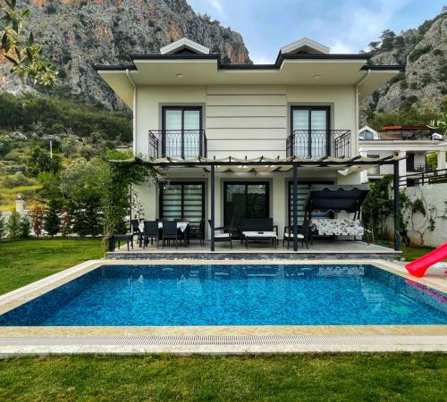 Villa Perestli, Fethiye, Göcek'te 12 Kişilik Özel Havuzlu Villa - Birebirvilla