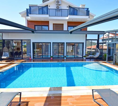 Villa Adela, Fethiye, Hisarönü Merkezde 8 Kişilik Lüks Villa - Birebirvilla