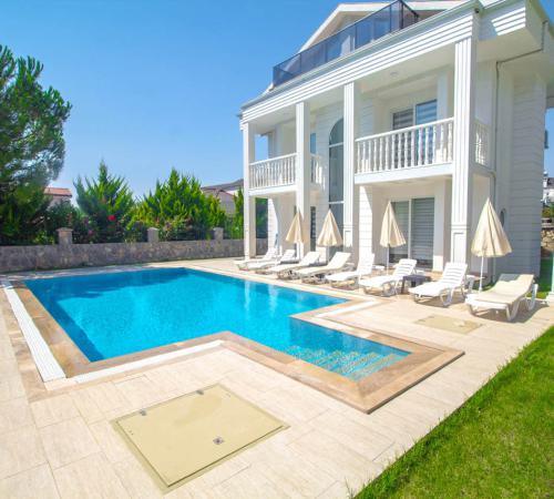 Villa Center, Hisarönü'nde 4 Odalı Özel Havuzlu Villa - Birebirvilla