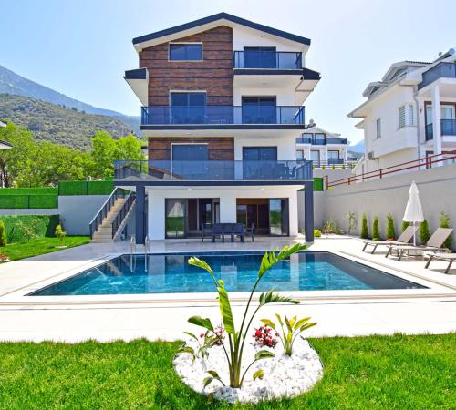 Villa Derya, Ovacık'da 8 Kişilik Kapalı Isıtmalı Havuz, Saunalı Kiralık Villa - Birebirvilla