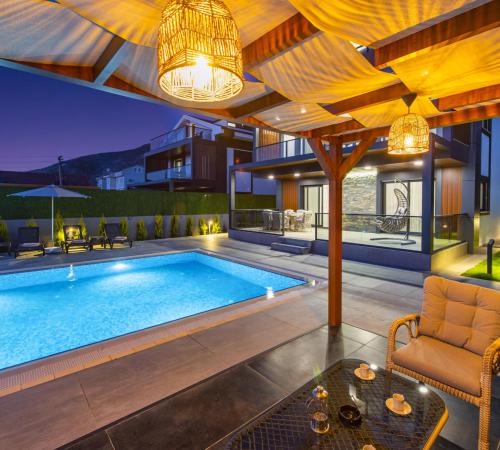 Villa Deta 3, Fethiye, Ölüdeniz de 8 Kişilik Jakuzili Lüks Villa - Birebirvilla