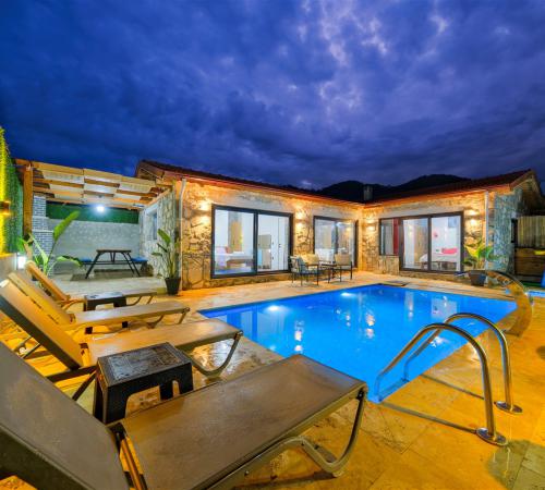 Villa Drakula 2, Fethiye Yanıklar'da 4 Kişilik Muhafazakar Havuzlu Villa - Birebirvilla