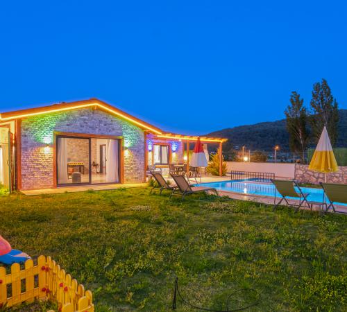 Villa Yellow, Kalkan Sarıbelen'de 2 Odalı Havuzu Korunaklı Villa -Birebirvilla