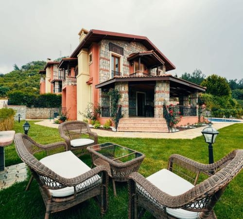 Villa Kalipso Sofia Hisarönü'nde 3 yatak Odalı 6 Kişilik Tatil Villası - Birebirvilla