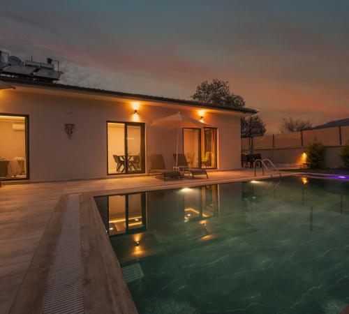 Villa Toprak, Kayaköyü'nde 2 Odalı 4 Kişilik havuzu Korunaklı Villa - Birebirvilla