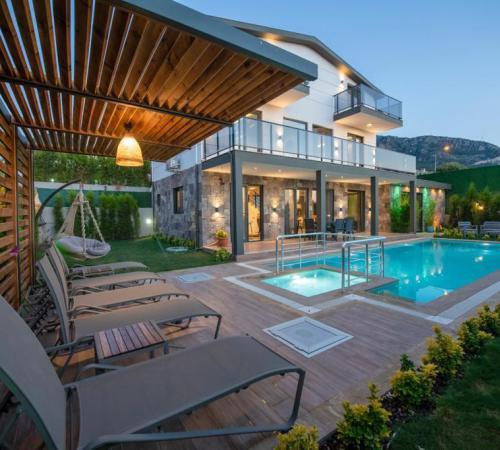 Villa Truva, Ovacık'da Kapalı Havuzlu Kiralık Müstakil Yazlık - Birebirvilla