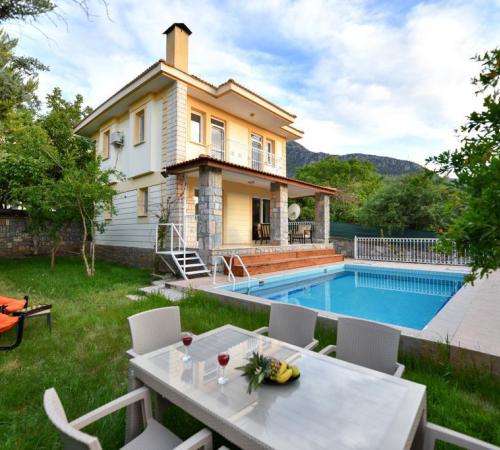 Villa Almond 1, Ovacık'da 3 Odalı 6 Kişilik Havuzlu Kiralık Villa - Birebirvilla