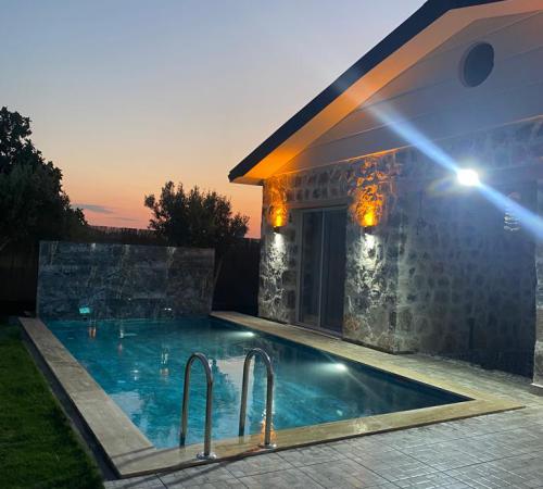 Villa Nil, Fethiye'de 3 Odalı Jakuzili özel havuzlu Kiralık Villa - Birebirvilla