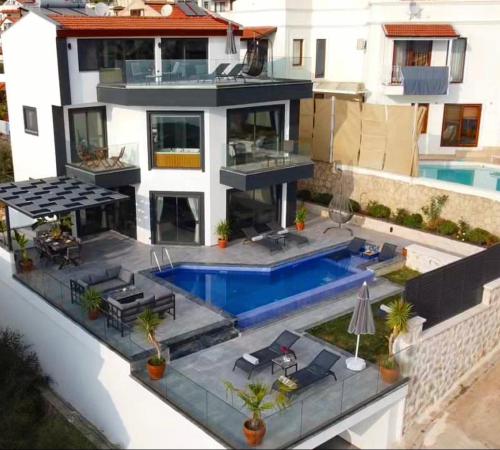 Villa Alesta, Kalkan'da 5 Odalı Deniz Manzaralı Lüks Tatil Villası - Birebirvilla