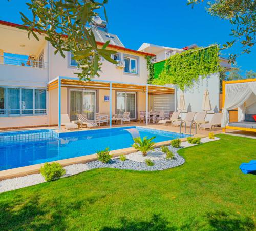 Villa Aydeniz, Fethiye Çamköy'de 8 Kişilik Muhafazakar Kiralık Villa - Birebirvilla