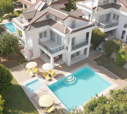 Villa Bera 3 Fethiye, Ölüdeniz'de 4 Odalı 8 Kişilik Kiralık Villa - Birebirvilla