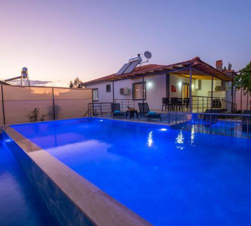 Villa Bahar Duo, Fethiye'de 4 Kişilik Havuzu Korunaklı Kiralık Villa - Birebirvilla