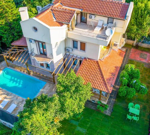 Villa Şehzade, Çalış'ta 4 Odalı 7 Kişilik Geniş Aile Villası - Birebirvilla