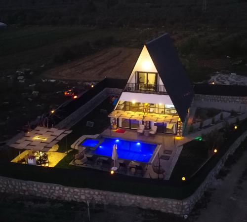 Villa Leyla, Fethiye, Seydikemer'de 6 Kişilik Muhafazakar Kiralık Villa - Birebirvilla