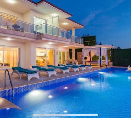 Villa Theodore, Deniz manzaralı 6 Kişilik Lüks Villa - Birebirvilla