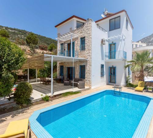 Villa Akdeniz, Kalkan Ortaalan'da 4 Odalı 8 Kişilik Havuzlu Villa - Birebirvilla