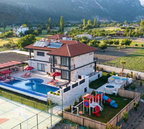 Villa Nirana, Kalkan, Bezirgan mevkiinde 6 Kişilik Kapalı Havuzlu Lüks Villa - Birebirvilla