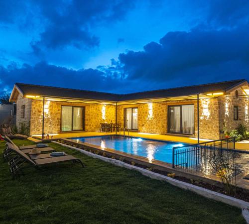 Villa Üzeyir, Fethiye Patlangıç'da 4 Kişilik Korunaklı Lüks Villa - Birebirvilla