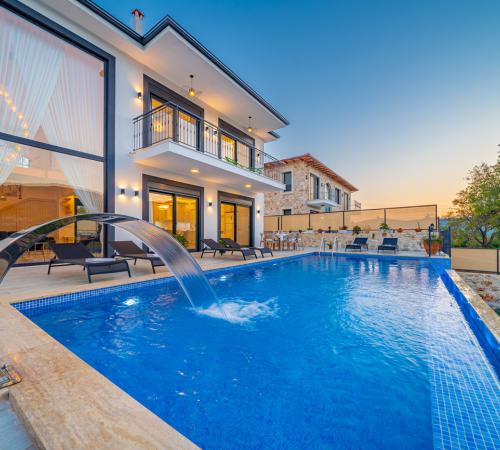 Villa Akçe , Kaş, Çukurbağ'da 4 Odalı Kiralık Villa - Birebirvilla