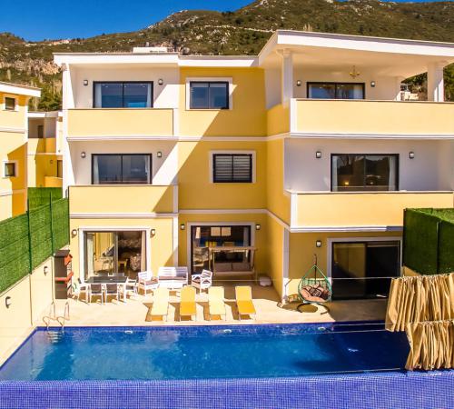 Villa Sedir Duo, Kalkan İslamlar bölgesinde, 4 yatak odalı 10 kişi kapasiteli geniş ailelere uygun size özel kiralık villamızdır.