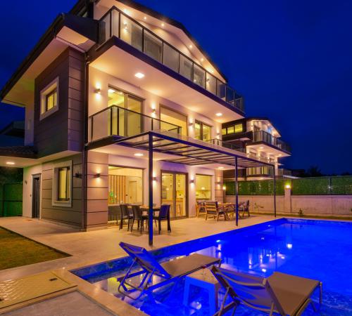 Villa Şen 2, Fethiye, Çiftlik'de 4 Odalı 8 Kişilik Geniş Aile Villası - Birebirvilla