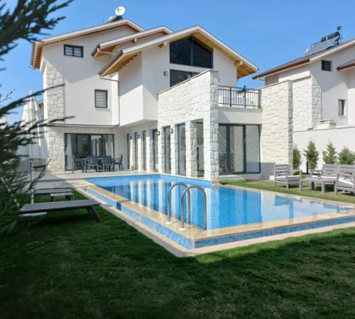 Villa Yalçın 2, Fethiye-Ovacık'da 4 Odalı Jakuzili Lüks Kiralık Villa - Birebirvilla
