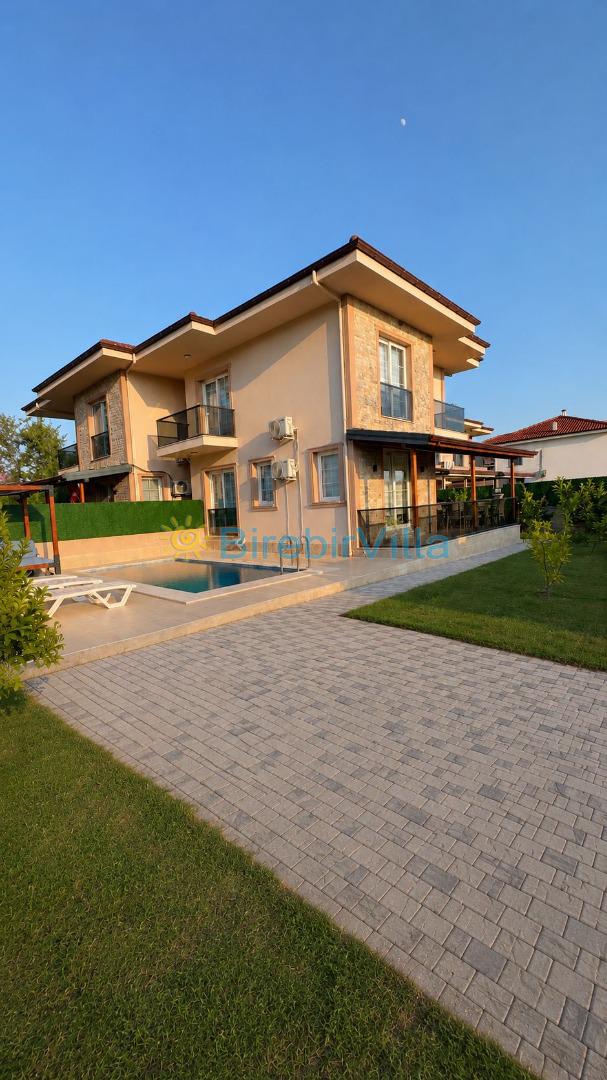 Villa Lake 2